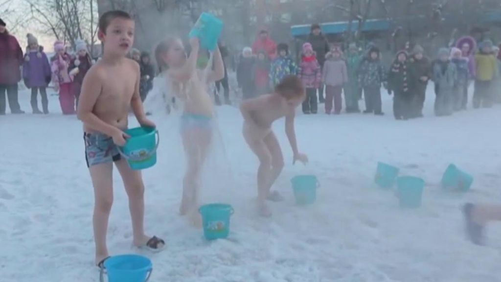 Preparación antigripal para niños en Siberia: de la sauna a la nieve