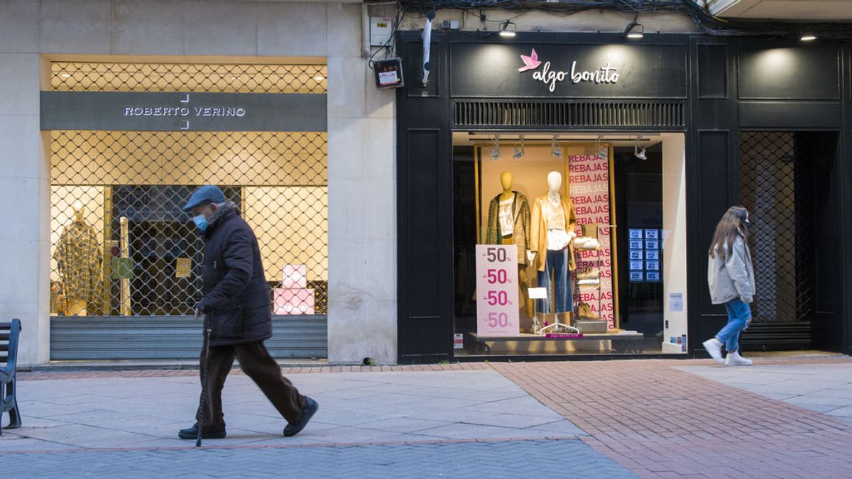 Cierre de hostelería y comercios: el confinamiento domiciliario 'de facto' en algunas comunidades Cierre de hostelería y comercios: el confinamiento domiciliario 'de facto' en algunas comunidades