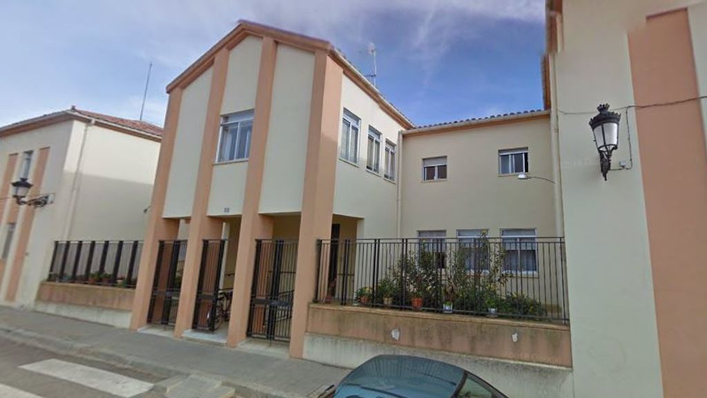 El alcalde y el cura de un pueblo de Valladolid se vacunan como parte del personal de una residencia El alcalde y el cura de un pueblo de Valladolid se vacunan como parte del personal de una residencia