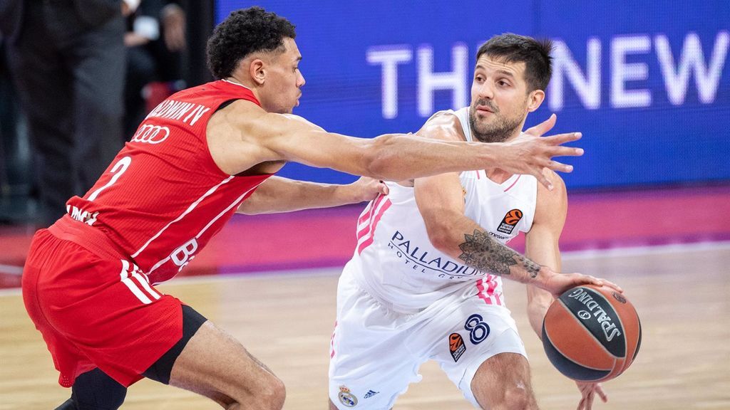 Nicolás Laprovittola ante Wade Baldwin en el Bayern Múnich-Real Madrid