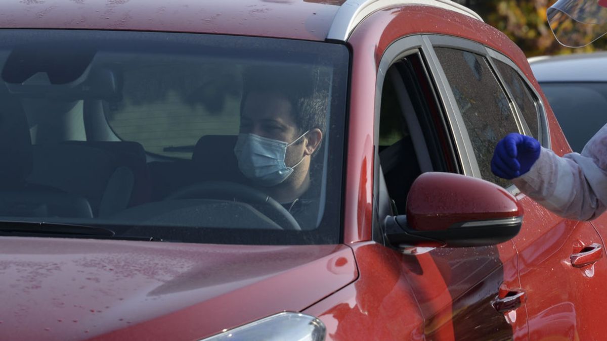 El contagio de coronavirus en el coche: los científicos recomiendan abrir las ventanas