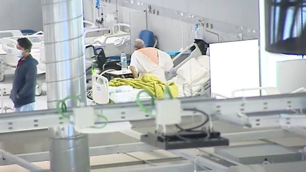 Algunos trabajadores del Hospital Isabel Zendal denuncian que la situación en el centro es "catastrófica"