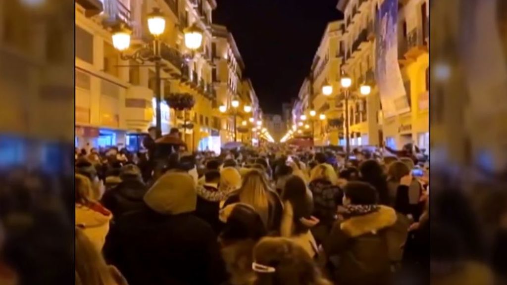 Baile improvisado en el centro de Zaragoza