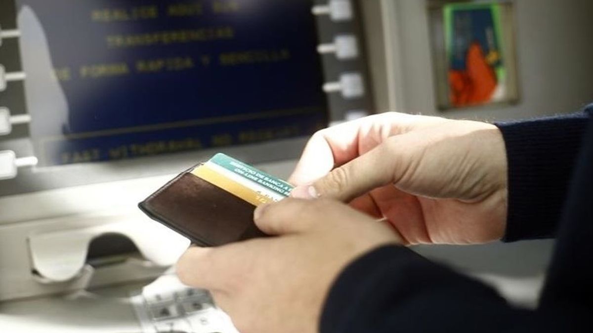 Consumo reconoce el derecho a mantener las condiciones de las cuentas bancarias contratadas sin comisiones Consumo reconoce el derecho a mantener las condiciones de las cuentas bancarias contratadas sin comisiones