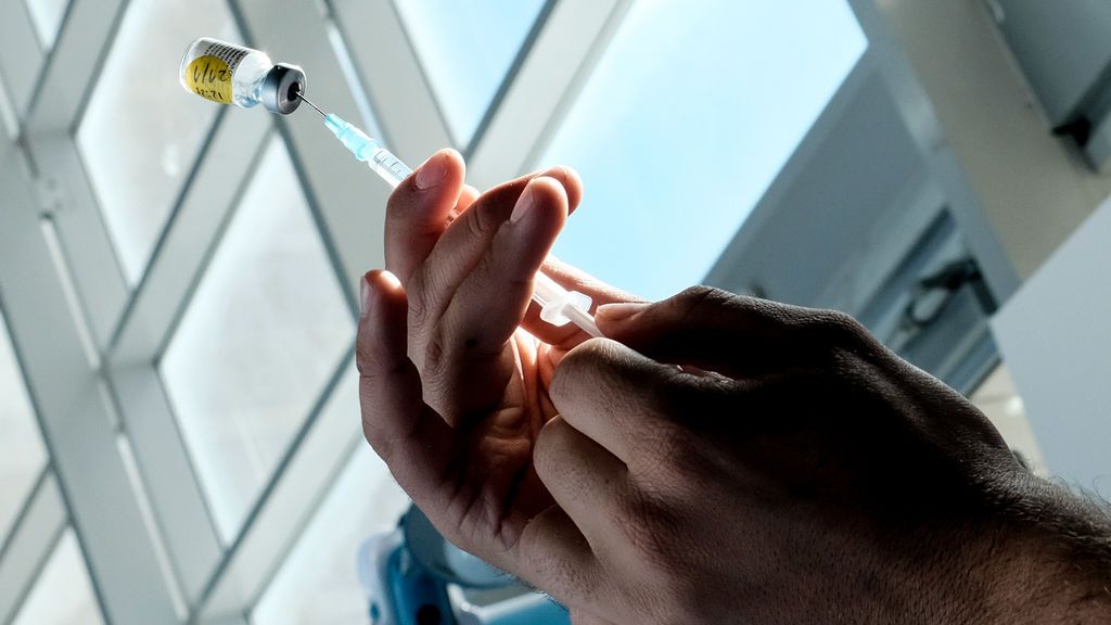 La UE amenaza con "medios legales" a las farmacéuticas para respetar los contratos de vacunas La UE amenaza con "medios legales" a las farmacéuticas para respetar los contratos de vacunas