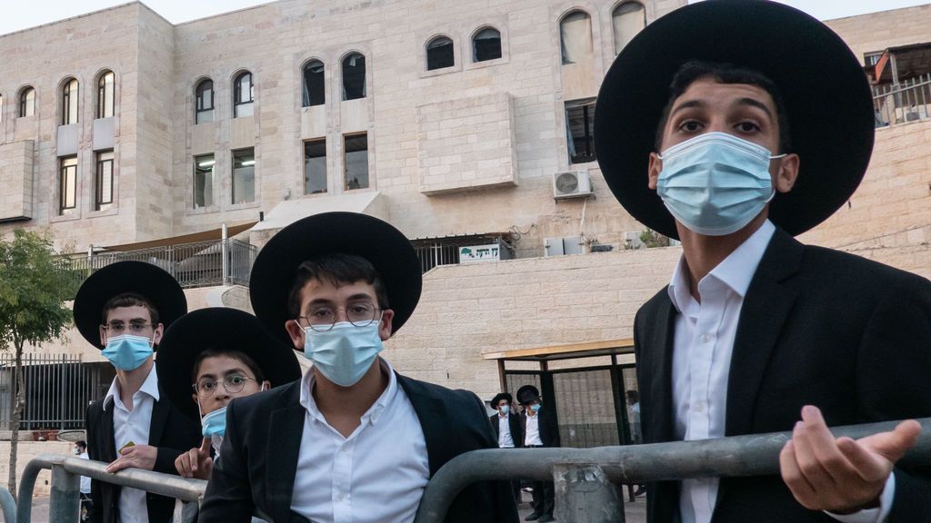 Judíos ultraortodoxos en Jerusalén durante la pandemia de coronavirus