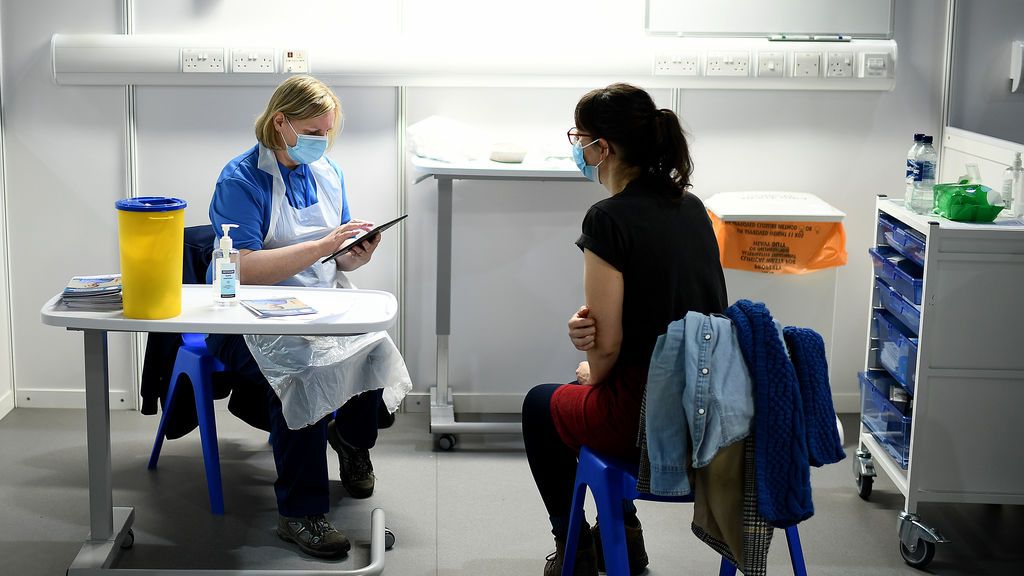 Europa afronta el descontrol de la tercera ola de coronavirus con retrasos en la campaña de vacunación Europa afronta el descontrol de la tercera ola de coronavirus con retrasos en la campaña de vacunación
