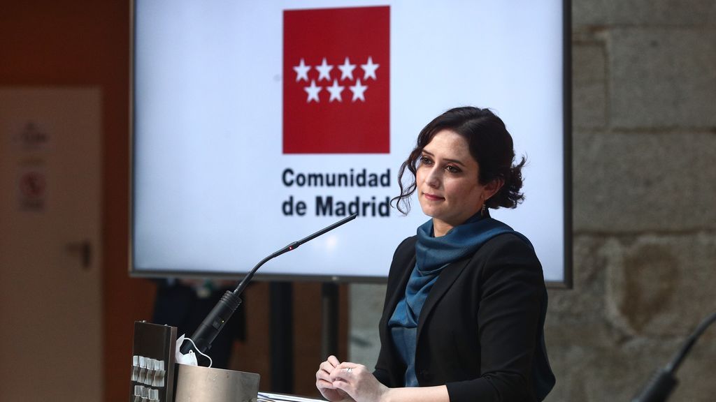 Ayuso se niega a cerrar pero exige a Sánchez tomar 'otras medidas': "¿Qué más puede hacer Madrid?" Ayuso se niega a cerrar pero exige a Sánchez tomar 'otras medidas': "¿Qué más puede hacer Madrid?"