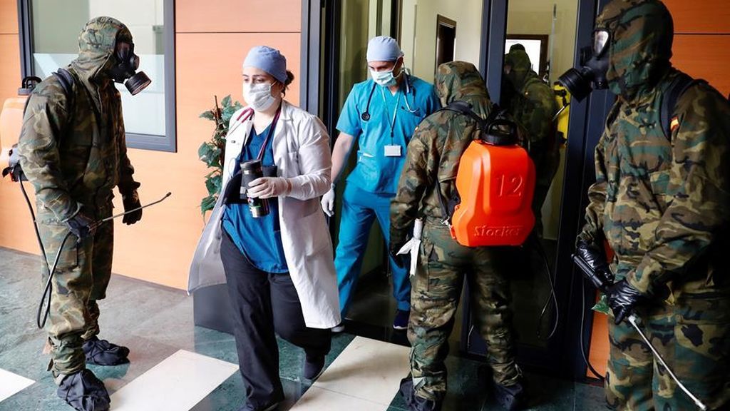 Defensa estableció seis 'grupos diana' para ordenar la vacunación: los primeros sanitarios y participantes en misiones Defensa estableció seis 'grupos diana' para ordenar la vacunación: los primeros sanitarios y participantes en misiones