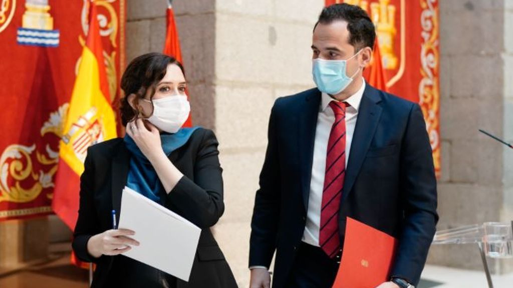 Ayuso y Aguado pactan los presupuestos de Madrid pero dependen de Vox para aprobarlos Ayuso y Aguado pactan los presupuestos de Madrid pero dependen de Vox para aprobarlos