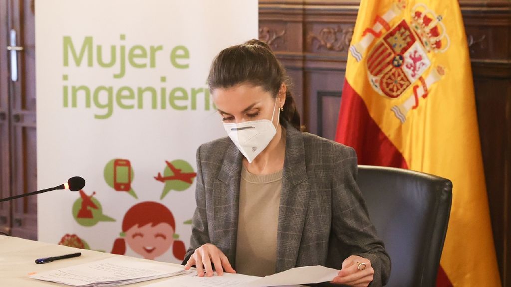 Letizia toma una firme decisión para protegerse del Covid en sus salidas públicas