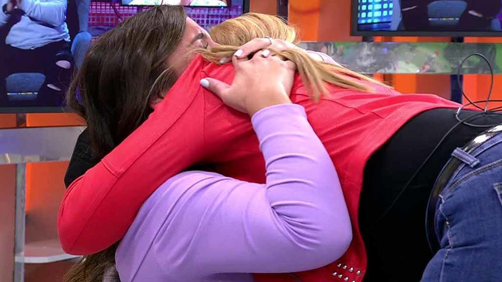 El emotivo abrazo de Anabel Pantoja y Belén Esteban