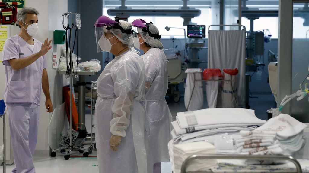 Jefe clínico de medicina intensiva de la Fe de Valencia: "La situación en las UCI se ha desbordado" Jefe clínico de medicina intensiva de la Fe de Valencia: "La situación en las UCI se ha desbordado"