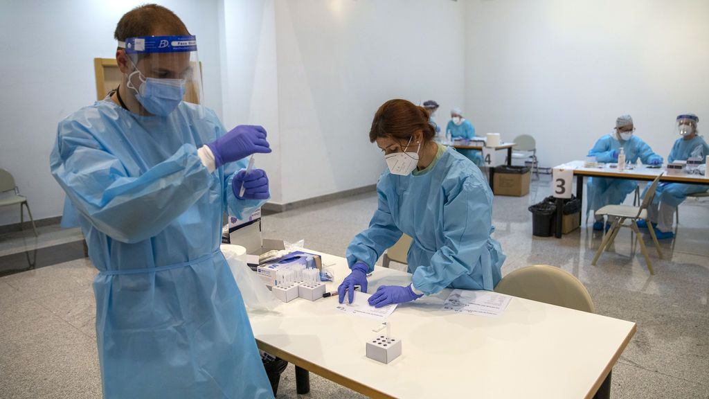 ¿España ha pasado el pico de contagios de coronavirus de la tercera ola? ¿España ha pasado el pico de contagios de coronavirus de la tercera ola?