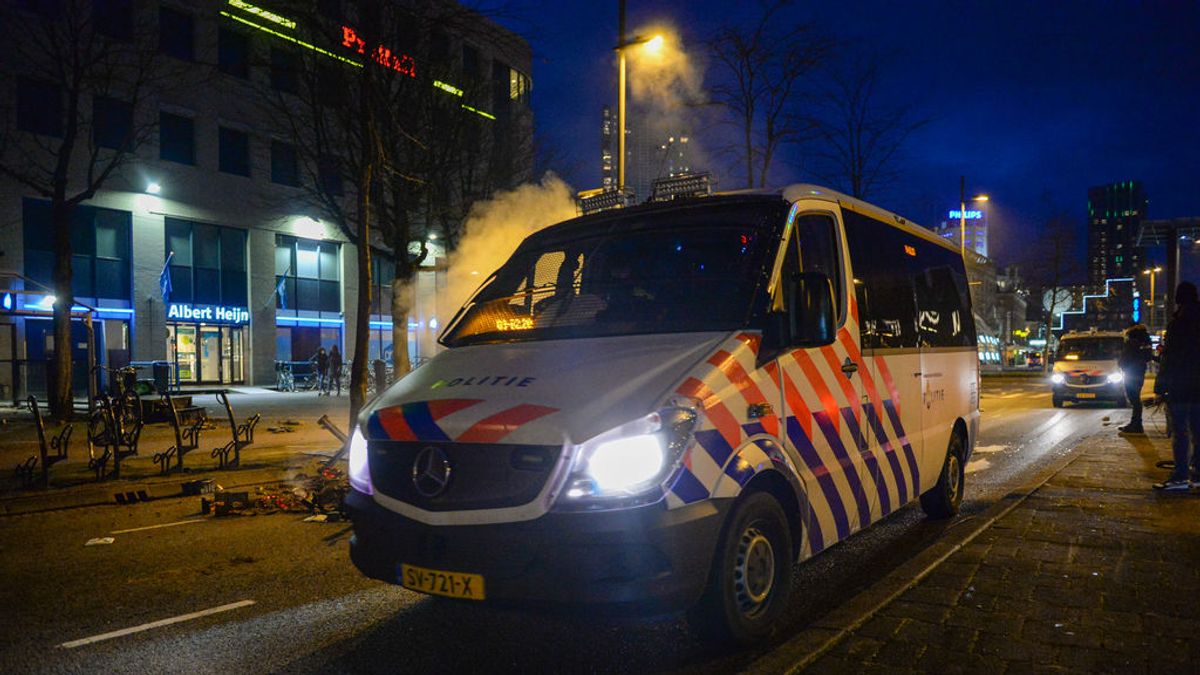 La cuarta noche de disturbios en Países Bajos acaba con más de 30 detenidos La cuarta noche de disturbios en Países Bajos acaba con más de 30 detenidos