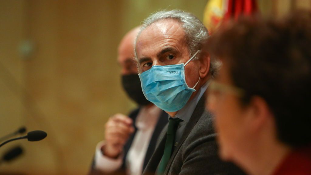 Madrid firma la orden para activar la sanidad privada hasta el 28 de febrero para atajar la tercera ola Madrid firma la orden para activar la sanidad privada hasta el 28 de febrero para atajar la tercera ola