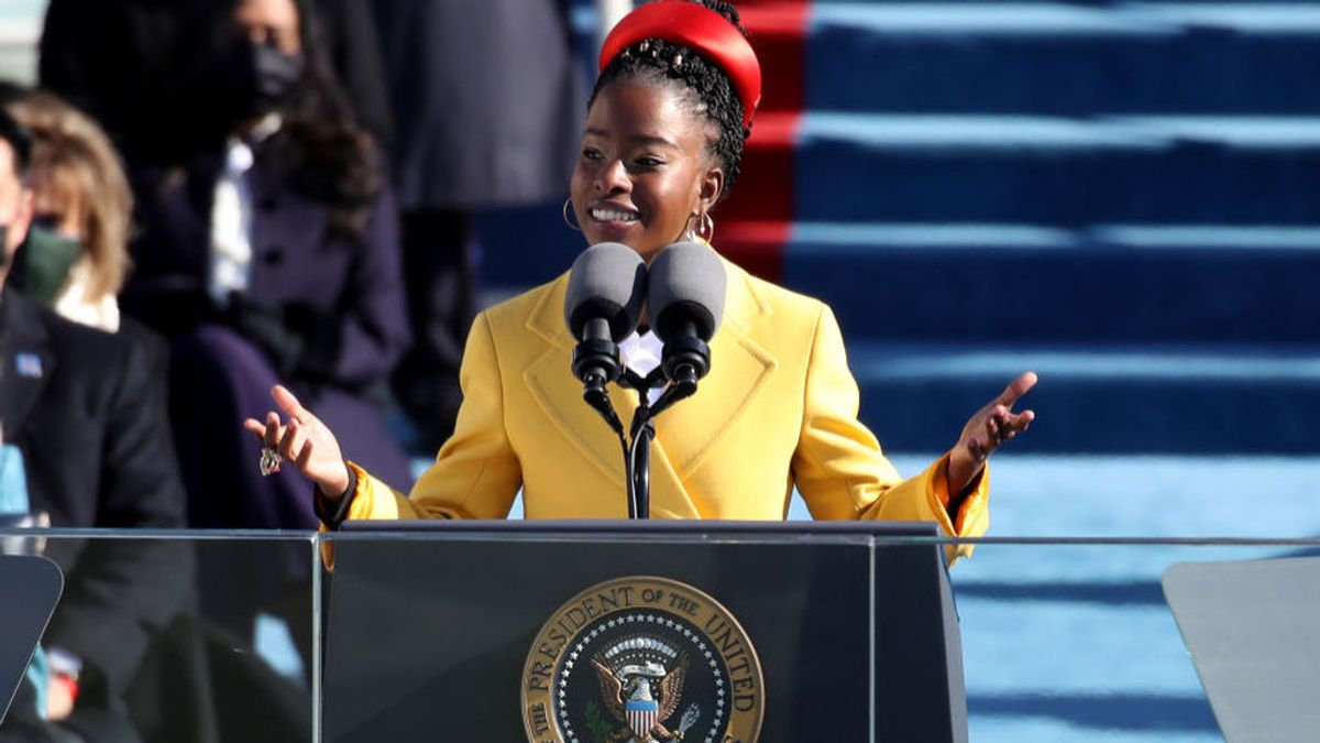 La joven poeta Amanda Gorman, que deslumbró en la toma de posesión de Biden, ficha como 'top model' La joven poeta Amanda Gorman, que deslumbró en la toma de posesión de Biden, ficha como 'top model'