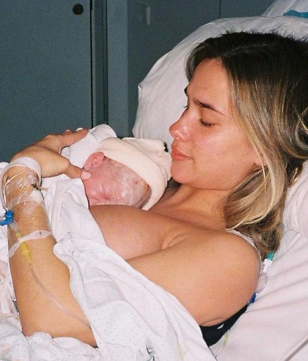 María Pombo con Martín tras dar a luz