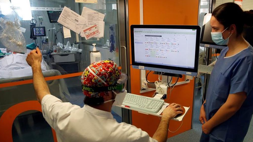 Mejora la presión hospitalaria en Cataluña: 117 pacientes menos y solo un caso más en la UCI Mejora la presión hospitalaria en Cataluña: 117 pacientes menos y solo un caso más en la UCI