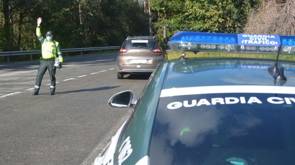 Le piden que se identifique por ir sin mascarilla y se lía a mordiscos con los agentes Le piden que se identifique por ir sin mascarilla y se lía a mordiscos con los agentes