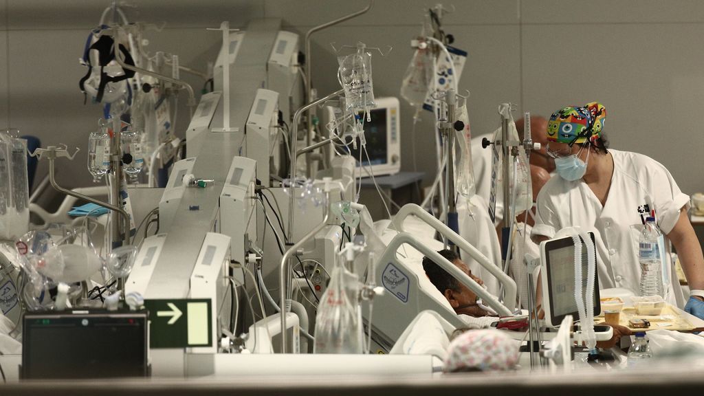 Madrid sube a 700 ingresados en UCI por Covid y suma 63 muertos Madrid sube a 700 ingresados en UCI por Covid y suma 63 muertos