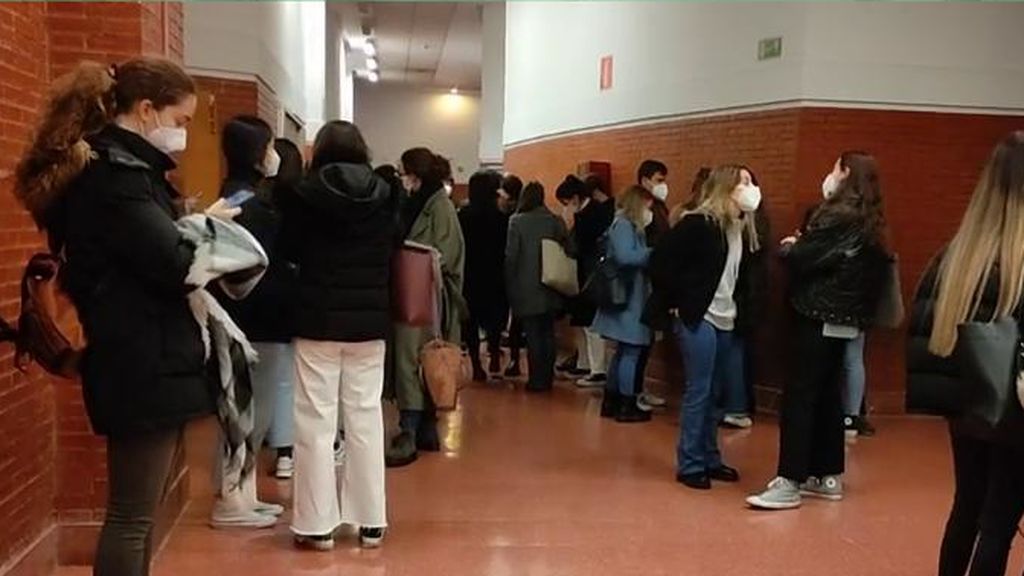 La preocupación de los alumnos por las aglomeraciones en los exámenes: "Esto es horrible, no se respetan las medidas de seguridad"
