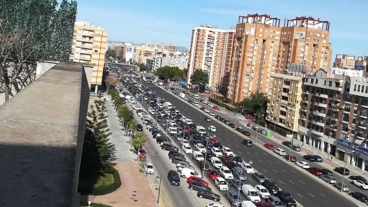 Retenciones a la salida de Valencia horas antes del cierre de la ciudad Retenciones a la salida de Valencia horas antes del cierre de la ciudad