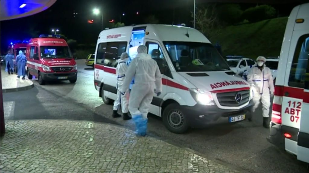 El coronavirus pone a Portugal ante una presión hospitalaria sin precedentes: "Ambulancias por todos lados"