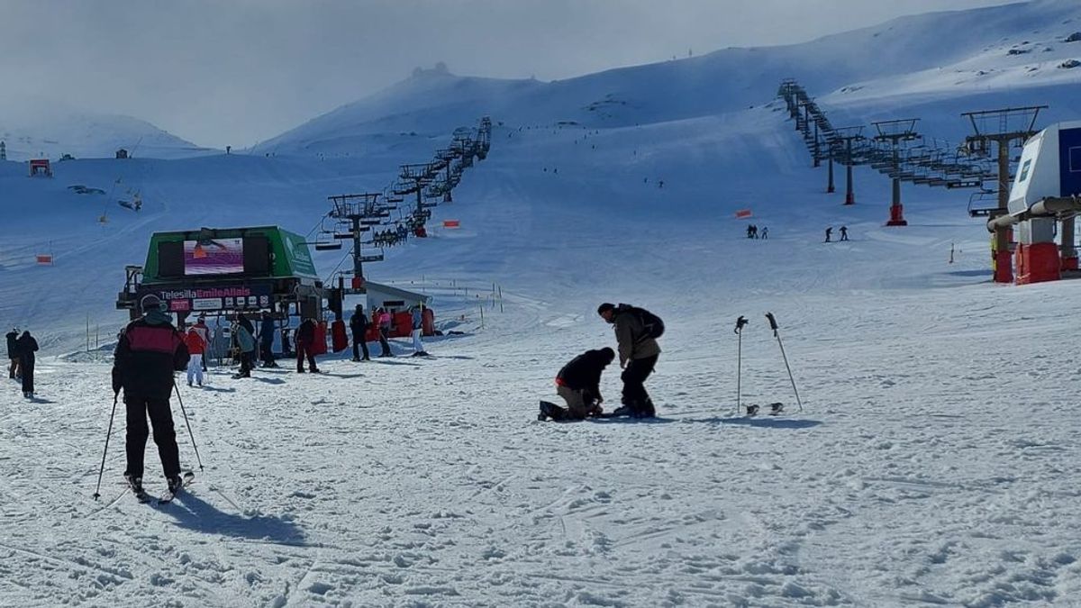 Muere en Sierra Nevada un profesor de Granada tras un accidente en una pista cerrada al público