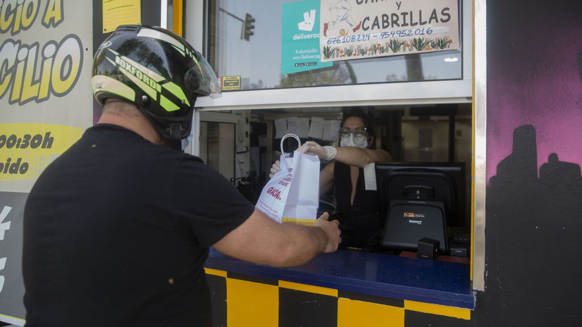 La aplicaciones de comida a domicilio ahogan a los restaurantes: "El beneficio es inexistente" La aplicaciones de comida a domicilio ahogan a los restaurantes: "El beneficio es inexistente"