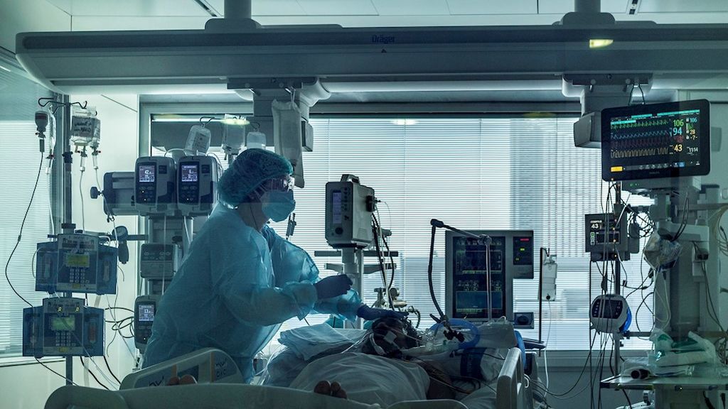 El coronavirus frena su ritmo de contagio pero recrudece la presión en los hospitales El coronavirus frena su ritmo de contagio pero recrudece la presión en los hospitales