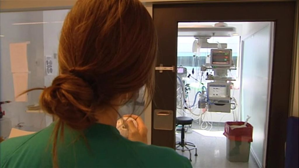 Diferencias entre la primera y la tercera ola en España: la mortalidad, más controlada y menos días ingresados