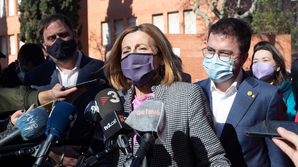Forcadell sale de prisión y se reencuentra con Junqueras dos años después