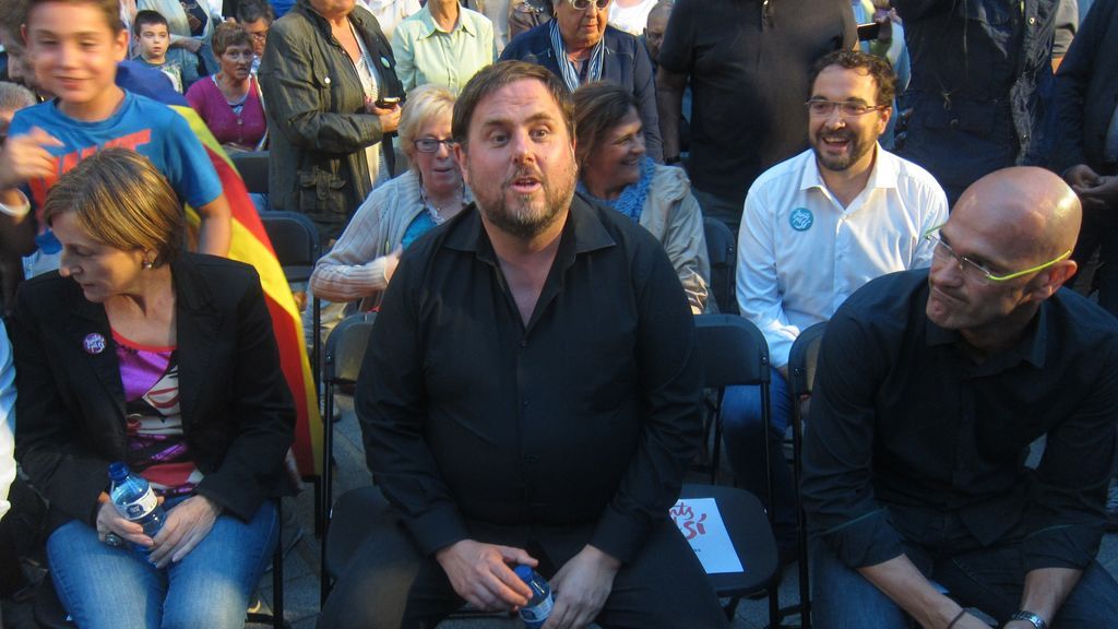 Carme Forcadell, Oriol Junqueras y Raül Romeva, en un acto de campaña