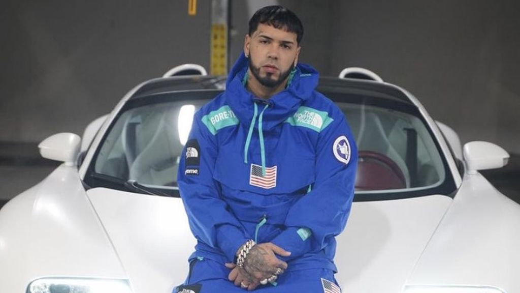 Anuel AA cumple su promesa y se compra un Bugatti valorado en más de dos millones de euros