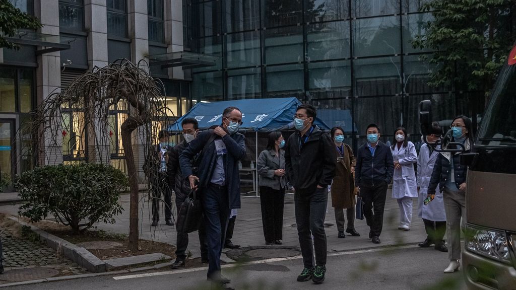 El equipo de la OMS llega al mercado de Huanan, uno de los primeros orígenes identificados de la pandemia