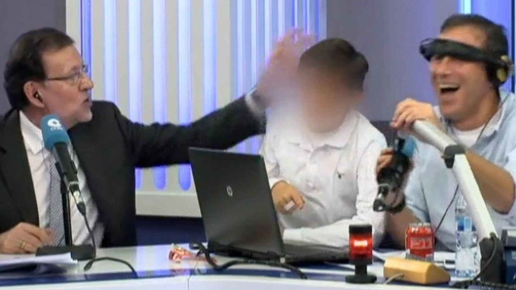 Juan protagonizó un divertido momento en un estudio de radio junto a su padre.