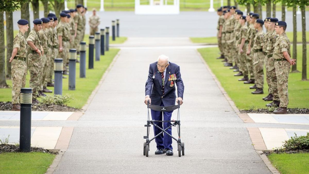 Tom Moore, el veterano británico que recaudó millones para la sanidad pública, hospitalizado por coronavirus Tom Moore, el veterano británico que recaudó millones para la sanidad pública, hospitalizado por coronavirus