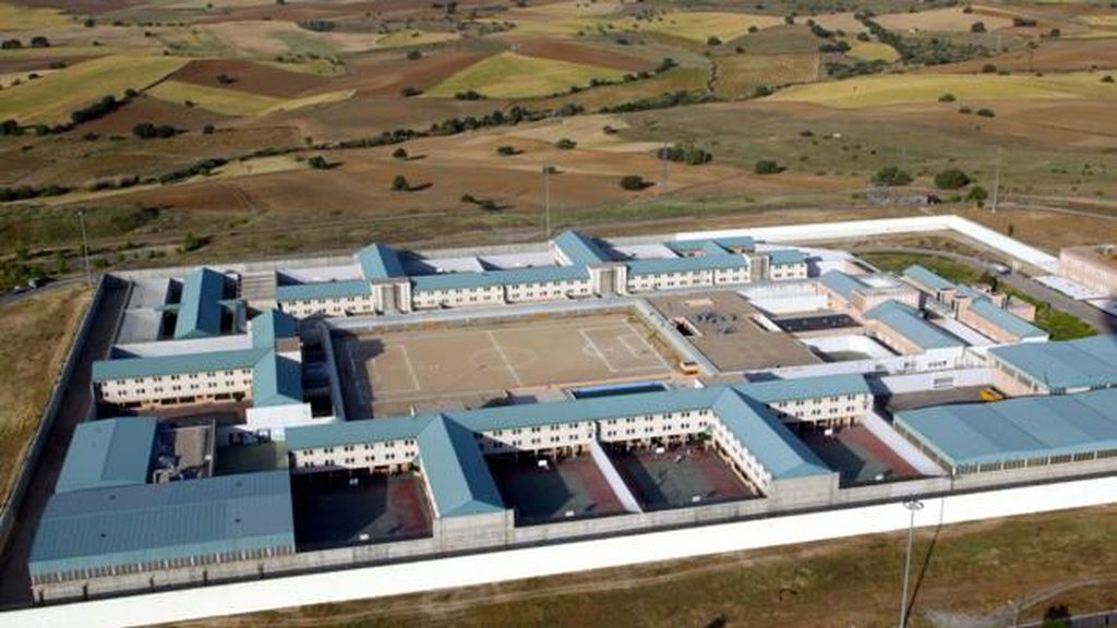 Dos presos intentan fugarse de la cárcel madrileña de Navalcarnero Dos presos intentan fugarse de la cárcel madrileña de Navalcarnero