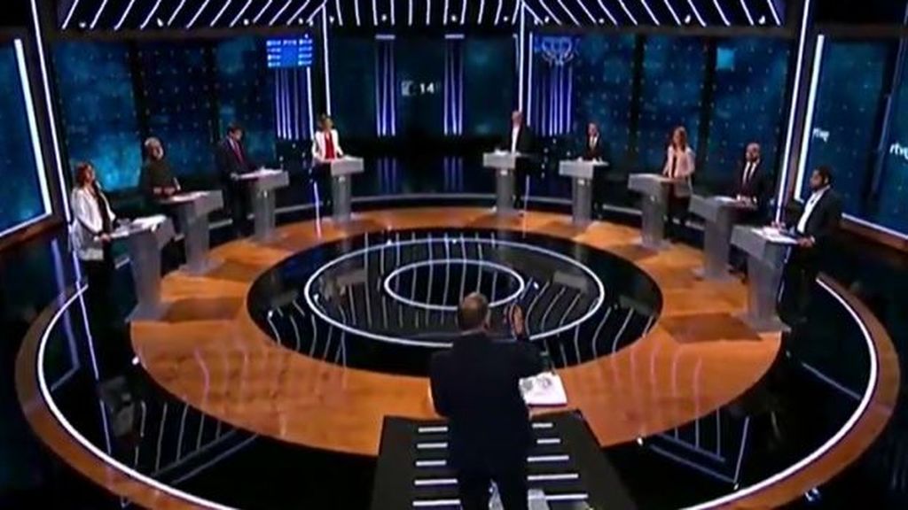 Todos contra Illa: el procés y los pactos tensan un debate bilingüe entre candidatos en TVE Todos contra Illa: el procés y los pactos tensan un debate bilingüe entre candidatos en TVE