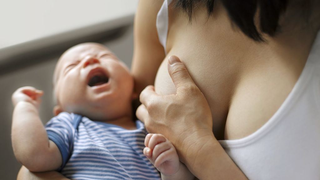 Para prevenirla, lo mejor será que cojas una buena postura para dar el pecho.