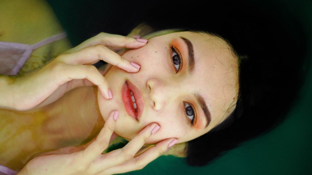 Manchas faciales: trucos para prevenirlas y reducir las que ya tienes