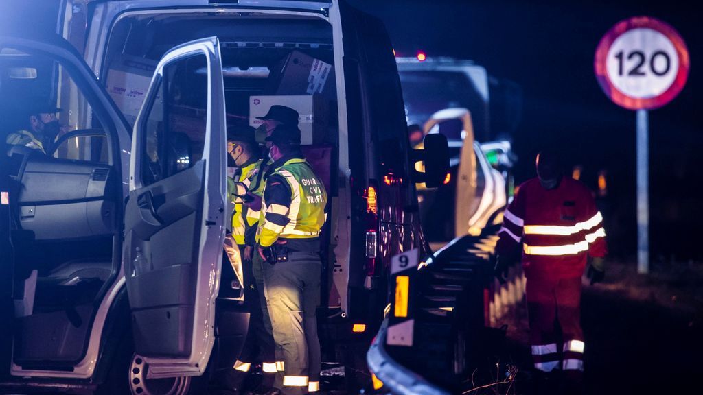 Muere un guardia civil atropellado en un control de movilidad en Asturias: hay otros dos agentes heridos Muere un guardia civil atropellado en un control de movilidad en Asturias: hay otros dos agentes heridos