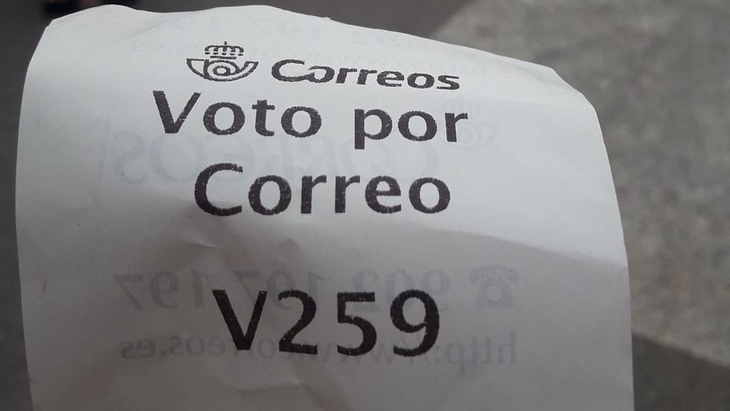 Chupar el sobre en el voto por correo: los sindicatos preocupados, Correos defiende que es seguro Chupar el sobre en el voto por correo: los sindicatos preocupados, Correos defiende que es seguro