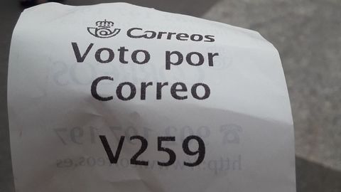 Pegar Con Saliva El Sobre En El Voto Por Correo Los Sindicatos Preocupados Correos Defiende Que Es Seguro Nius
