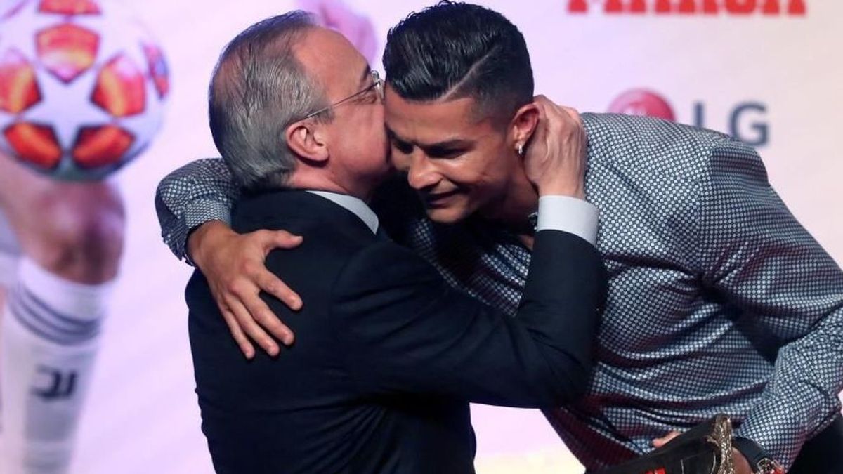 El Madrid presumen de Cristiano y le felicita: "El máximo goleador de nuestra historia ya también lo es del fútbol mundial" El Madrid presumen de Cristiano y le felicita: "El máximo goleador de nuestra historia ya también lo es del fútbol mundial"