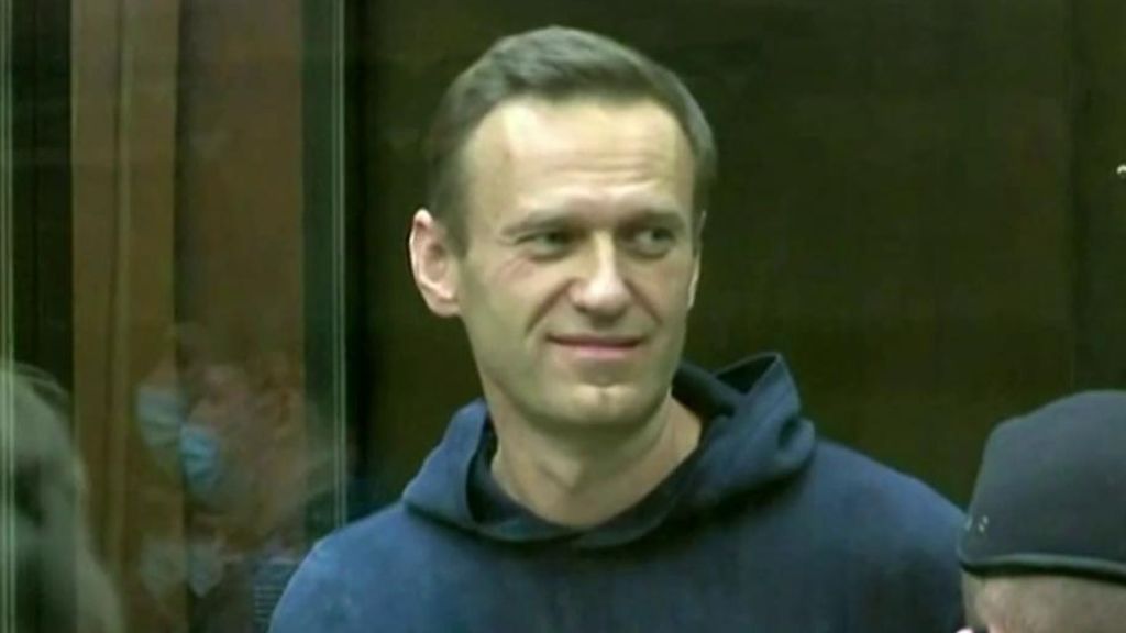 La sonrisa de Navalni tras ser condenado a tres años y medio de cárcel