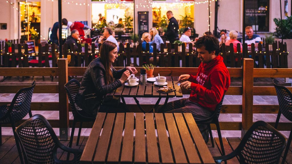 Comer por la gorra gracias a Tinder: así son las ‘foodie calls’