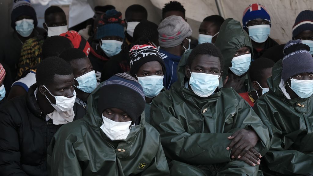 Cómo estalló la presión migratoria en Canarias: “Están creando un gueto en un lugar sin salida a Europa”