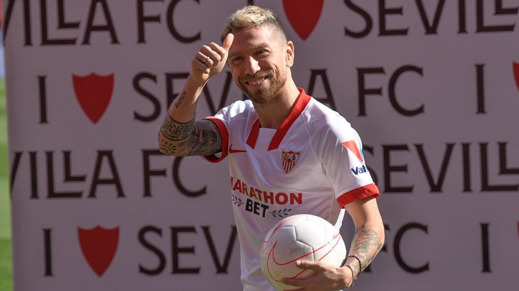 El Papu Gómez llega al Sevilla de Julen Lopetegui. El Papu Gómez llega al Sevilla de Julen Lopetegui.